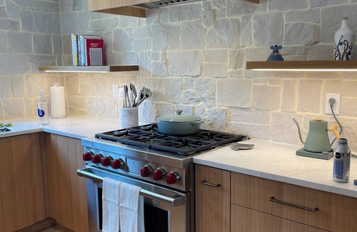 East Chop Casa | Modern Cottage Walk To Town & Beach