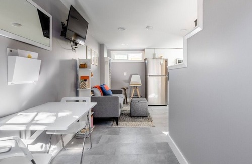 Oakland Casa | Modern cottage with full kitchen & private patio.Close to great hiking trails!