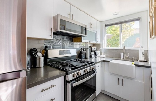 Oakland Casa | Modern cottage with full kitchen & private patio.Close to great hiking trails!