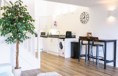 Falmouth Cabaña | Modern Cottage with Shared Pool, Hot Tub & Sauna