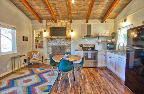 Canyon Lake Cabaña | Modern Cottages with Prime Canyon Lake Access