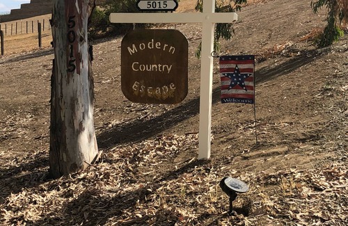 Paso Robles Casa | Escapada de campo moderna con vistas al viñedo, se admiten perros