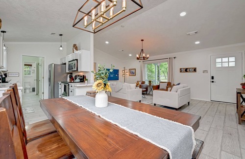 Stagecoach Cabina | Modern Country Home in Magnolia