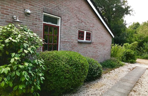Schoonloo Casa | Modern country-style bungalow with hot tub. Pets allowed.