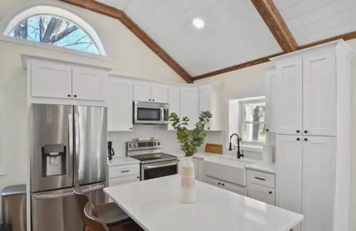 Leesburg Cabaña | Modern Country Cottage in Wine Country