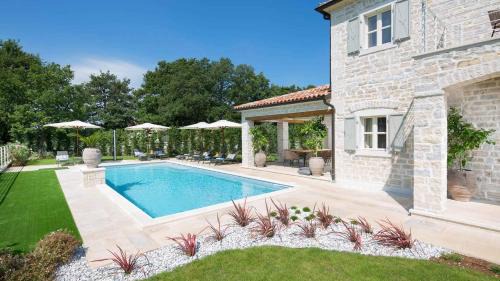 Korenici Villa | Modern countryside villa with swimming pool in Kanfanar
