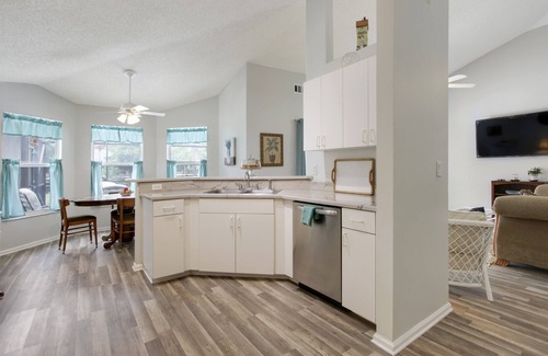Hunt Club Casa | Modern county living just miles away from the beaches and city night life.