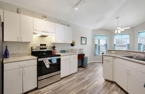 Hunt Club Casa | Modern county living just miles away from the beaches and city night life.
