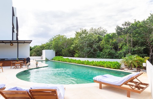 Akumal Apartamento | Modern Couple Suite with private garden terrace & jacuzzi