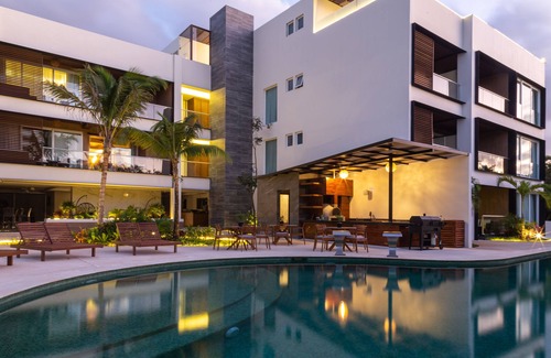 Akumal Apartamento | Modern Couple Suite with private garden terrace & jacuzzi