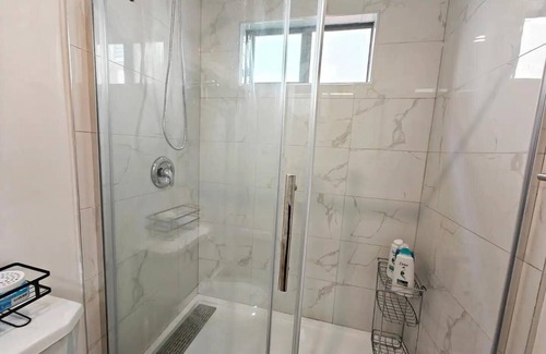 Hastings Casa | Modern&Cozy 1 Bedroom Suite - Private Entrance - 10 mins to Downtown Vancouver