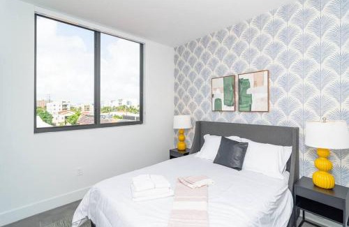 East Little Havana Apartamento | Modern Cozy 2BR Oasis with King Beds Near Marlins Park & Brickell