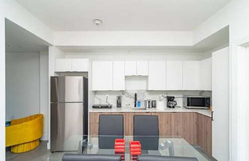East Little Havana Apartamento | Modern Cozy 2BR Oasis with King Beds Near Marlins Park & Brickell