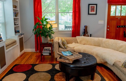 Athens Casa | Modern cozy 3/3 House at UGA- 1 block walk Downtown Athens & 3 to U of Georgia