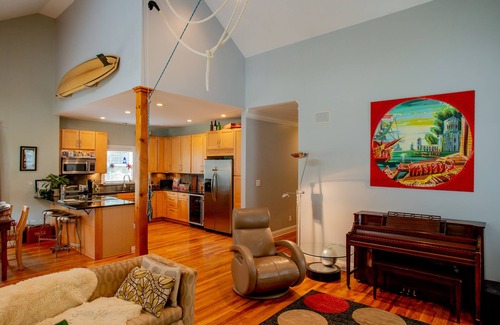 Athens Casa | Modern cozy 3/3 House at UGA- 1 block walk Downtown Athens & 3 to U of Georgia
