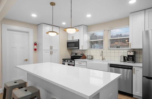 Bakerstown Casa | Modern & Cozy 3 Bdr Home in Gibsonia/Pittsburgh