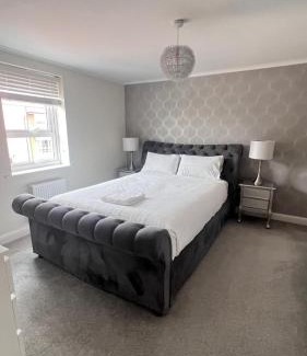 Corby Casa | Modern & cozy 4 bed detached home