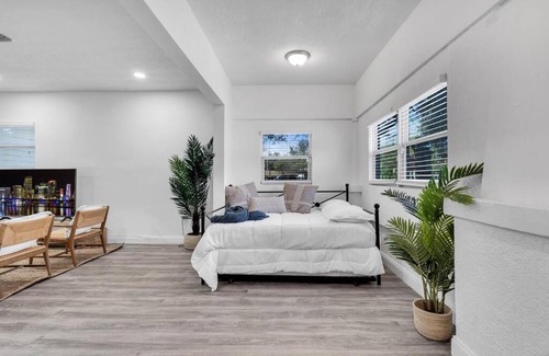 Little Haiti Casa | Modern & Cozy 5BD House in Buenavista/DesignDistrict