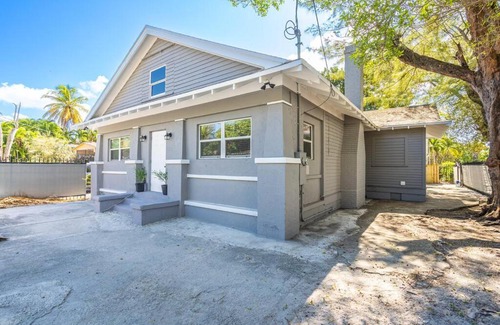 Little Haiti Casa | Modern & Cozy 5BD House in Buenavista/DesignDistrict