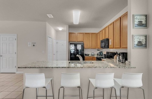 Veranda Palms Complejo | Modern Cozy 5BR Home Near Disney w/ Private Pool and Game Room