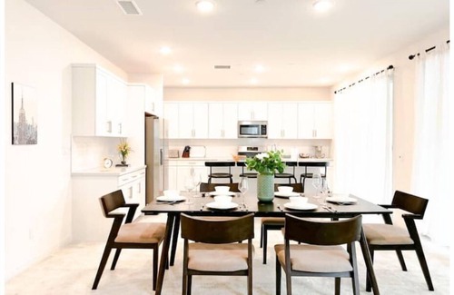 Ontario Casa | Modern & Cozy 5BR near Ontario Airport