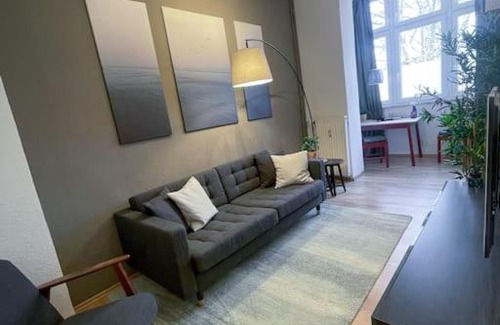 Ostviertel Apartamento | Modern Cozy apt. -with 2 TV, Netflix and work desk