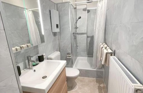 Ostviertel Apartamento | Modern Cozy apt. -with 2 TV, Netflix and work desk