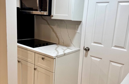 Lorton Casa | Modern Cozy Basement Apartment with WiFi and A/C.