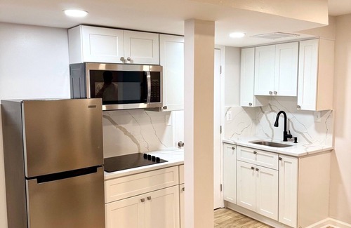 Lorton Casa | Modern Cozy Basement Apartment with WiFi and A/C.