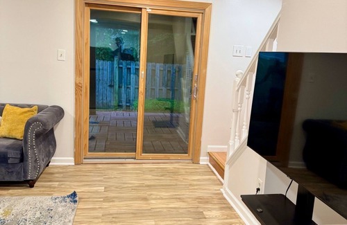 Lorton Casa | Modern Cozy Basement Apartment with WiFi and A/C.