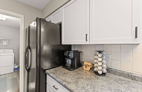 Beavercreek Casa | Modern & Cozy Beavercreek Retreat - 3BR Home w/ Patio – Sleeps 8