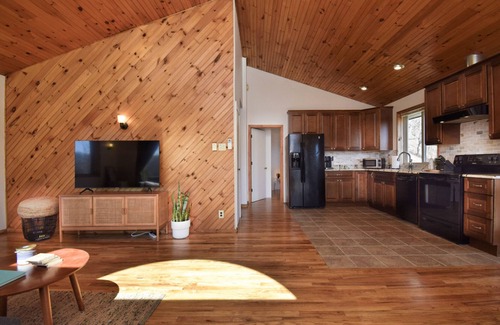 Vilas Cabina | Modern Cozy Cabin Views near Downtown Boone