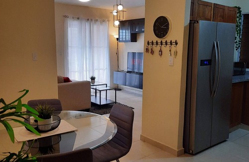 Mendoza Apartamento | Modern Cozy Department - with Netflix & TV Cable In Santo Domingo Este R.D
