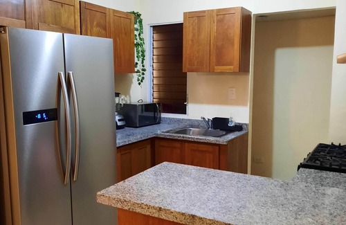 Mendoza Apartamento | Modern Cozy Department - with Netflix & TV Cable In Santo Domingo Este R.D