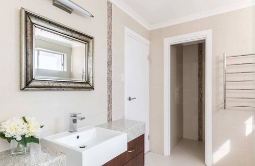 South Perth Apartamento | Modern, Cozy Home Away from Home