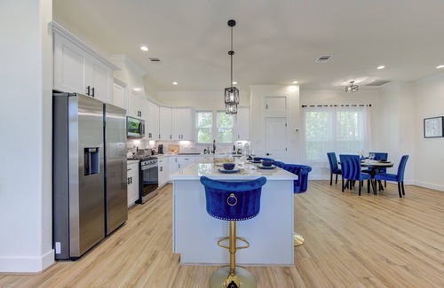Greater Third Ward Casa | Modern Cozy Home with King Bed