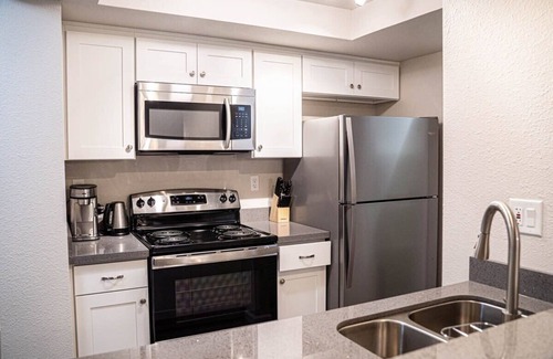 Bridle Trails Condominio | Modern & Cozy Microsoft Campus Condo with Parking