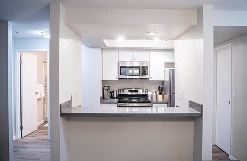 Bridle Trails Condominio | Modern & Cozy Microsoft Campus Condo with Parking