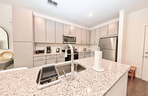 North Hyde Park Apartamento | Modern & Cozy, Pool View,FreePrk, Dream Pad, 1BR, King Bed, Tampa Central, Top Amenities