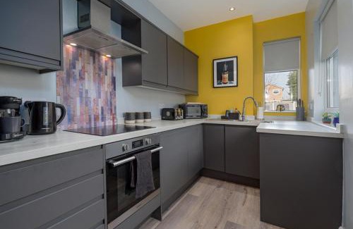 Handsworth Casa | Modern Cozy Retreat-Family-Friendly-Near City & Peak District