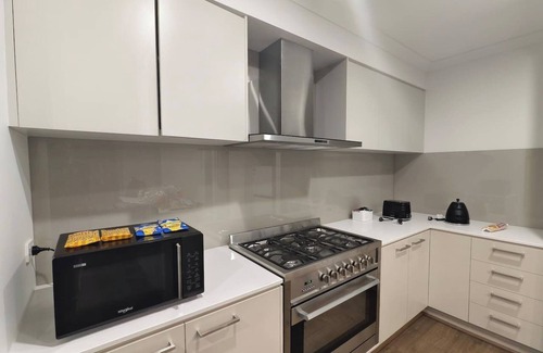 Berwick Casa | Modern Cozy Retreat, Park, Mall!