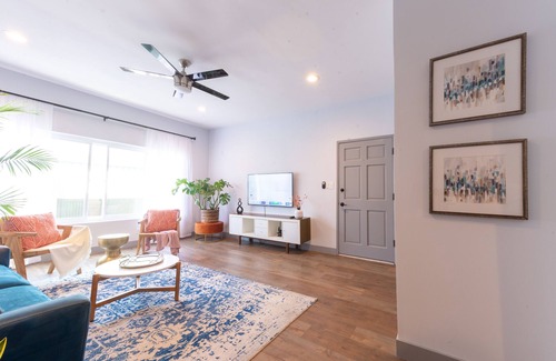 Wilshire Montana Apartamento | Modern & Cozy Spacious 1BR/1BA – 0.6 mi from the Beach