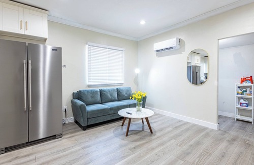 Logan Heights Casa | Modern Cozy Stylish Home AC W/D Parking - 3 minutes to Balboa Park