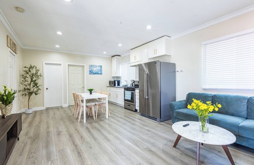 Logan Heights Casa | Modern Cozy Stylish Home AC W/D Parking - 3 minutes to Balboa Park