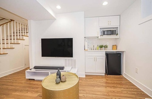 Fairlawn Apartamento | Modern & Cozy Suite Centrally Located Free Parking