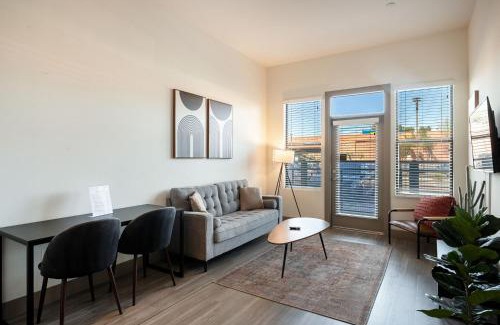 Tempe Apartamento | Modern CozySuites on the Town Lake waterfront 12
