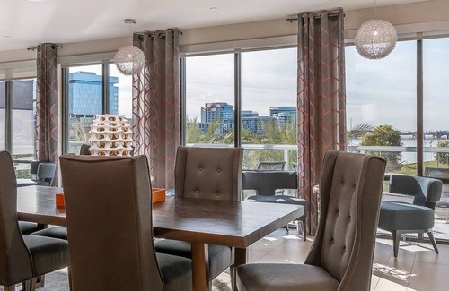 Tempe Apartamento | Modern Cozysuites on Town Lake Waterfront 02