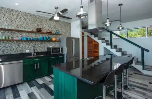 Ojochal Villa | 4 BDRS, modern, spacious & great ocean view!