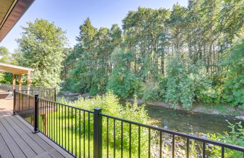 Oregon Coast Casa | Modern Creekside Retreat 1 Mi to Spirit Mtn Casino