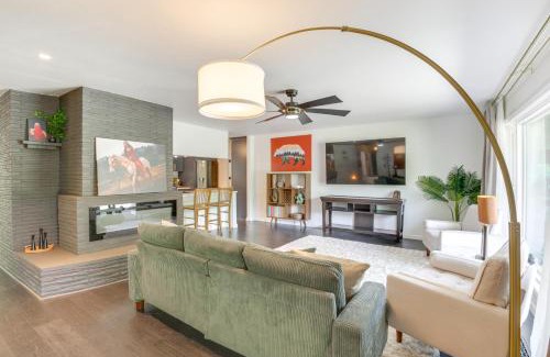 Oregon Coast Casa | Modern Creekside Retreat 1 Mi to Spirit Mtn Casino